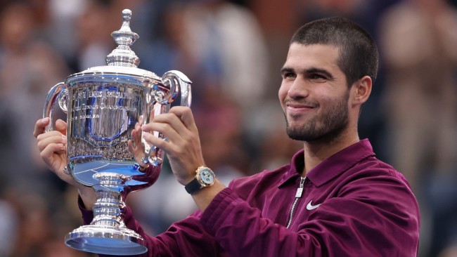 Carlos Alcaraz tar tilbake førsteplassen i verden etter å ha knust Sinner i US Open-finalen
