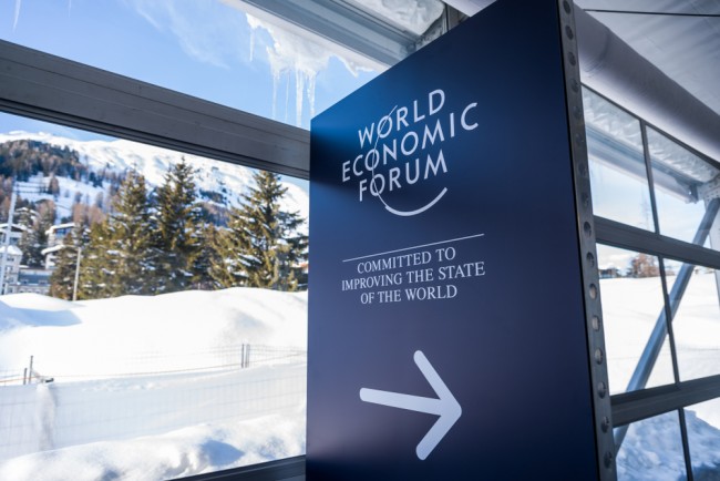 Globale aktivister kritiserer Davos Forum for å være elitestyrt og udemokratisk
