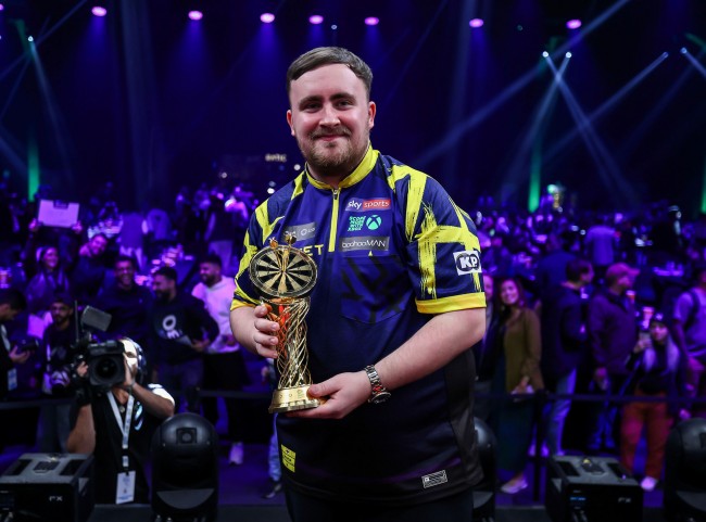 Luke Littler tilbake på toppen med seier i Saudi Arabia Darts Masters