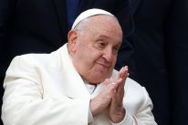 media/85/popefrancisreturns_4508573t.jpg