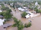 Minst 80 personer er omkommet i flommen i Texas mens redningsarbeidet fortsetter