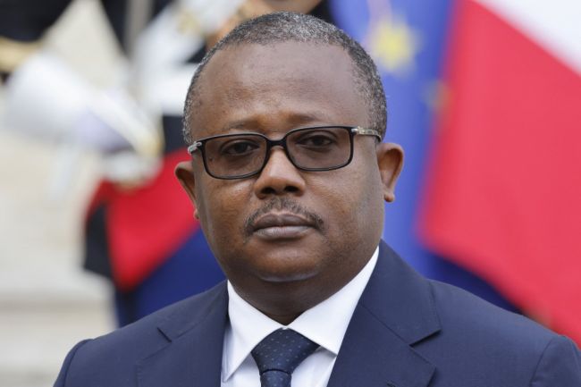 Guinea-Bissaus president søker en ny periode, og ignorerer tidligere løfte