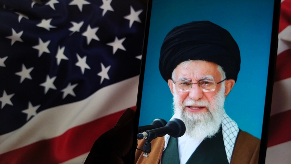 Iran stenger seg ute fra omverdenen, protestene sprer seg og Khamenei kommer med en skarp advarsel -  - Gamereactor	