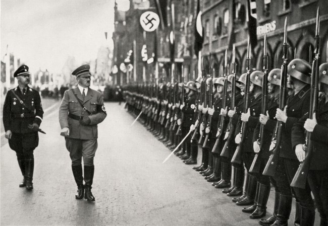 Hitlers skjulte genetiske seksuelle lidelse avslører enda flere detaljer: Mikropenis (og bare én ball)