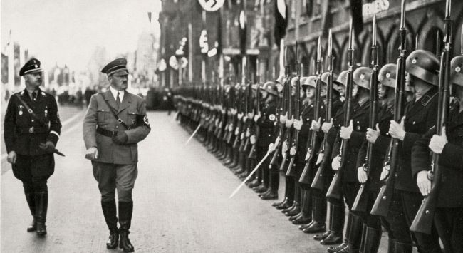 Hitlers skjulte genetiske seksuelle lidelse avslører enda flere detaljer: Mikropenis (og bare én ball)