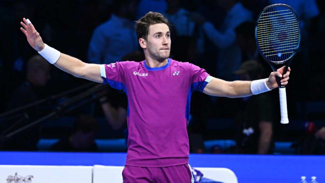 Casper Ruud slår Carlos Alcaraz i ATP Finals dag 2