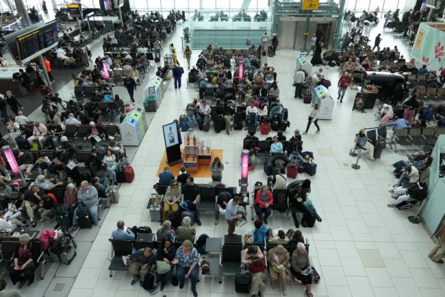 Årsaken til brannen i Heathrow-kraftverket er fortsatt uklar, ifølge den første rapporten