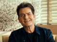 Regissøren forklarer fraværet av familien i aka Charlie Sheen