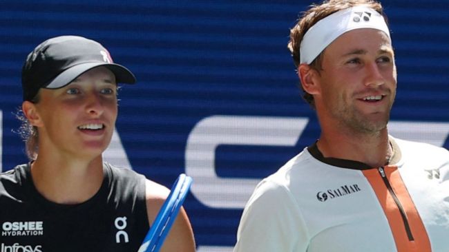 US Open mixed double: Alcaraz/Raducanu slått ut, Draper/Pegula og Swiatek/Ruud i semifinaler