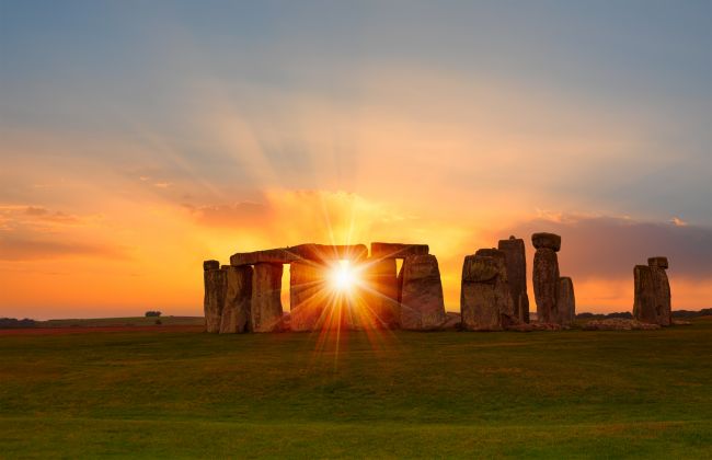 Arkeologer mener de har funnet en eldre versjon av Stonehenge tre miles fra det eksisterende funnstedet