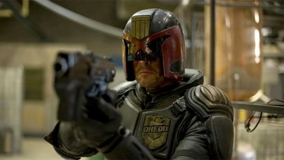 Karl Urban kunne tenke seg &aring; vende tilbake til rollen som Dredd